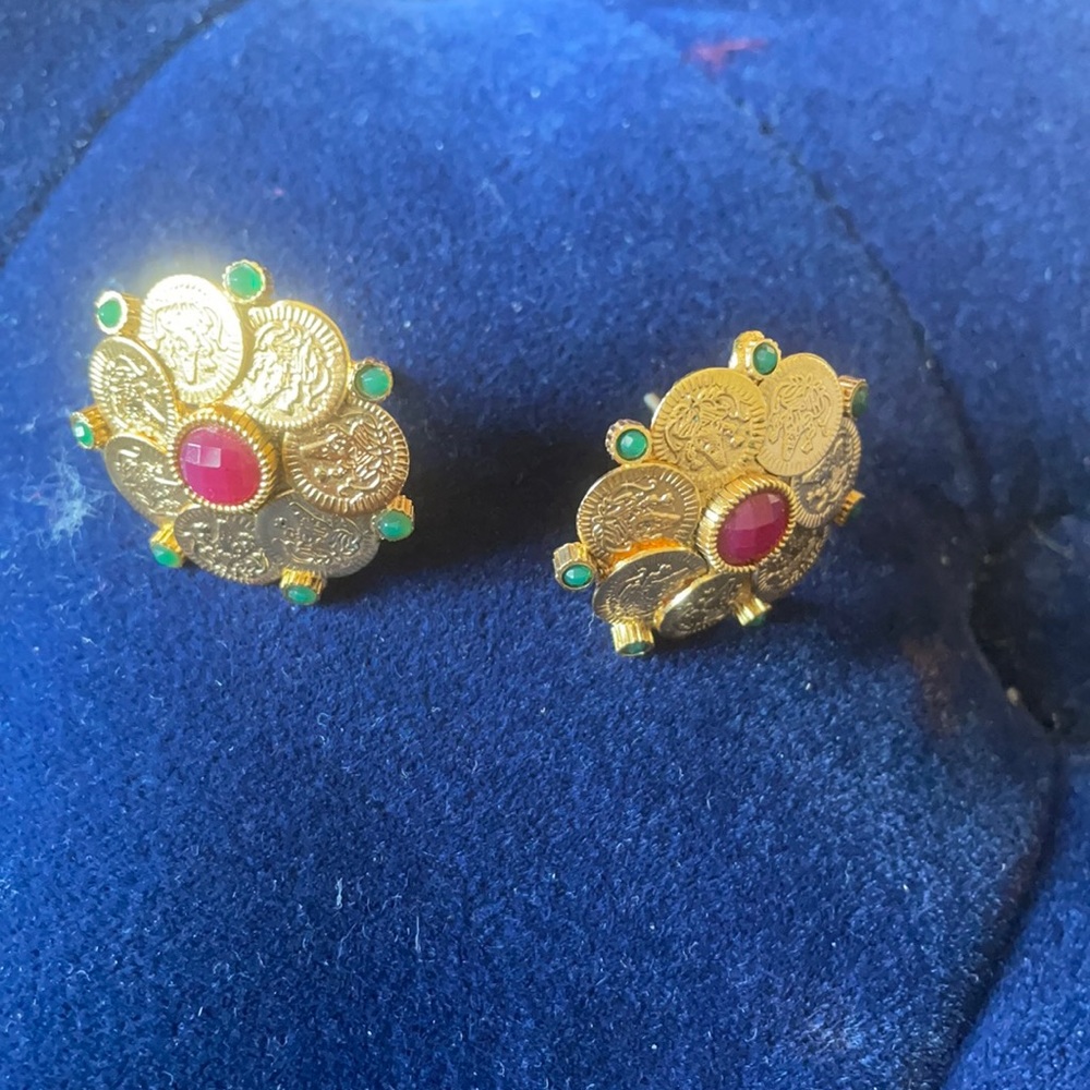 Gold earrings